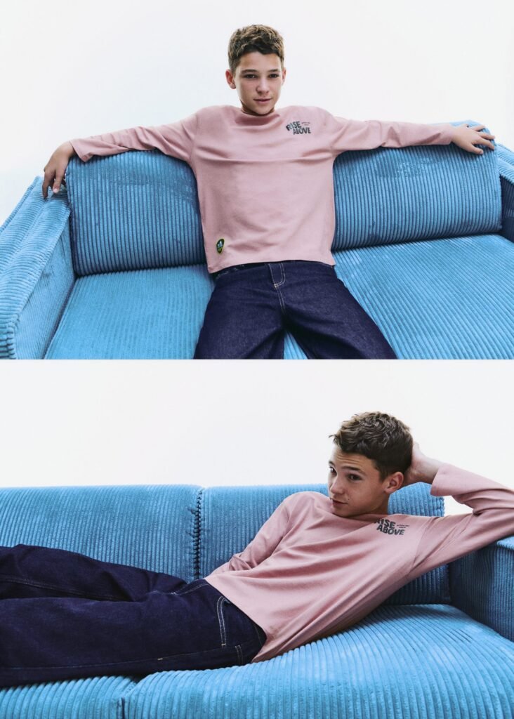 T-shirt de algodão com estampado de esqui e mensagem
