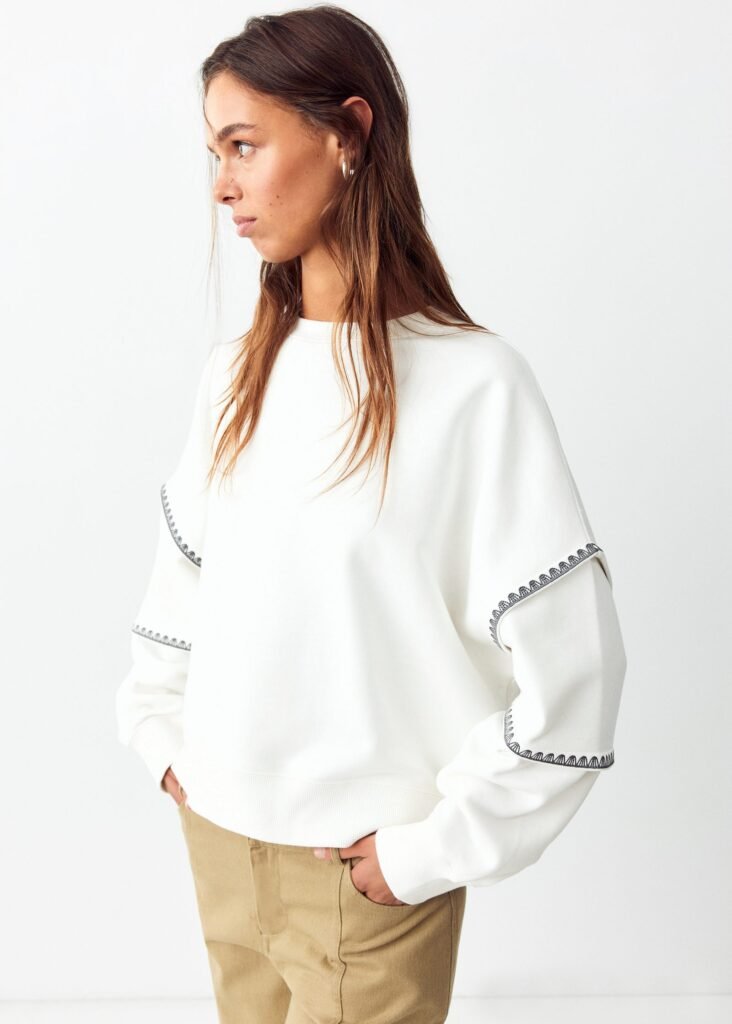 Sweatshirt de algodão com detalhes bordados