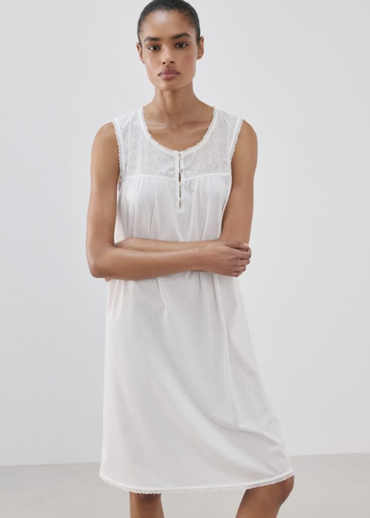 Camisola de algodão com bordados rendados