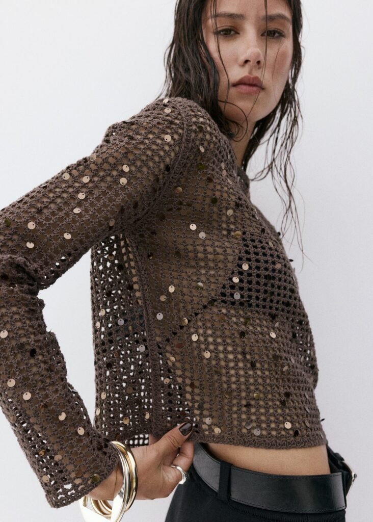 Camisola de croché com lantejoulas