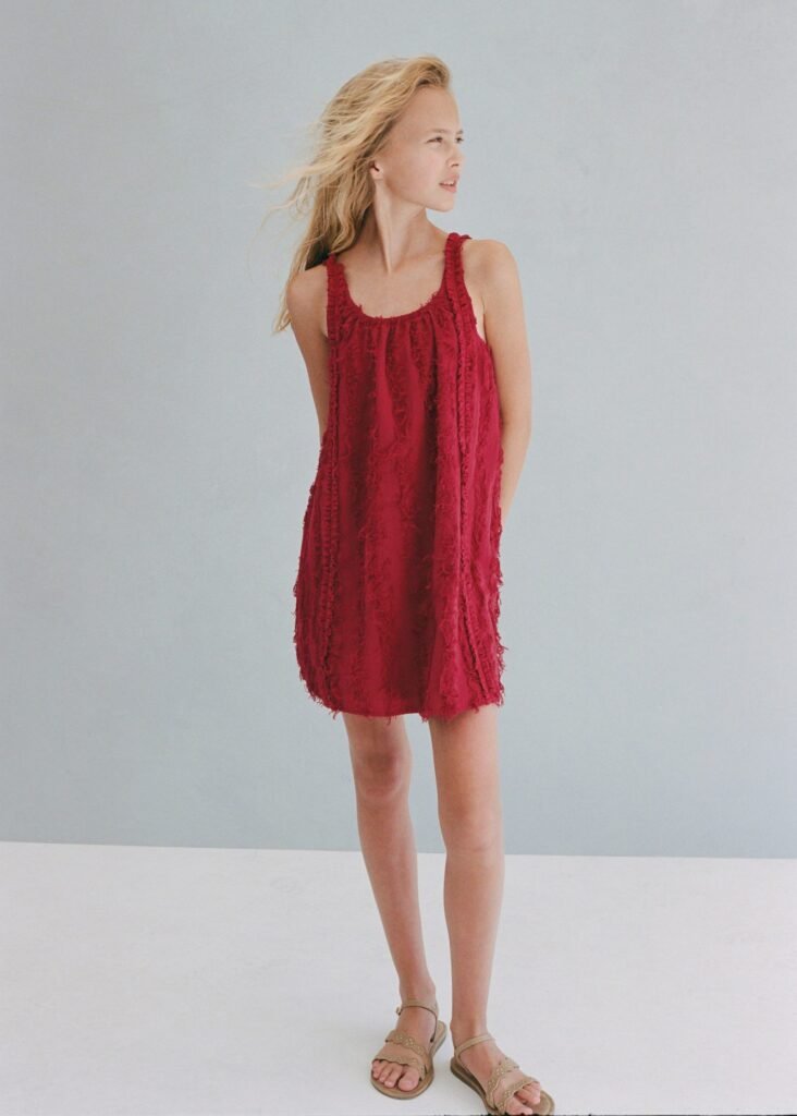 Vestido com pormenor de franjas