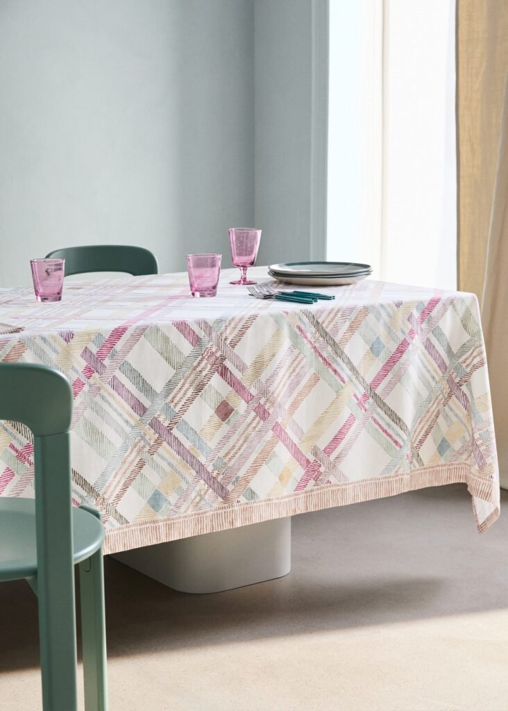 Toalha de mesa de algodão com estampado de quadrados multicolores 6 a 8 pessoas
