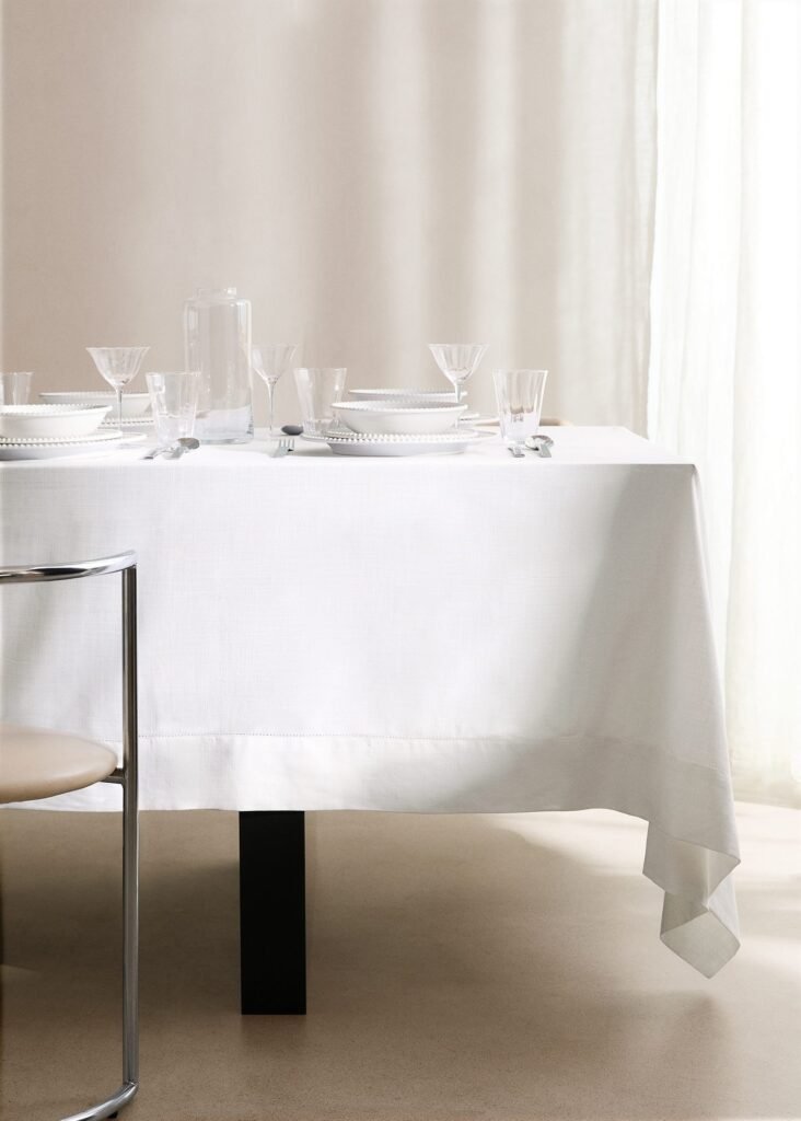 Toalha de mesa de algodão com borda de ponto aberto para 2 a 4 pessoas