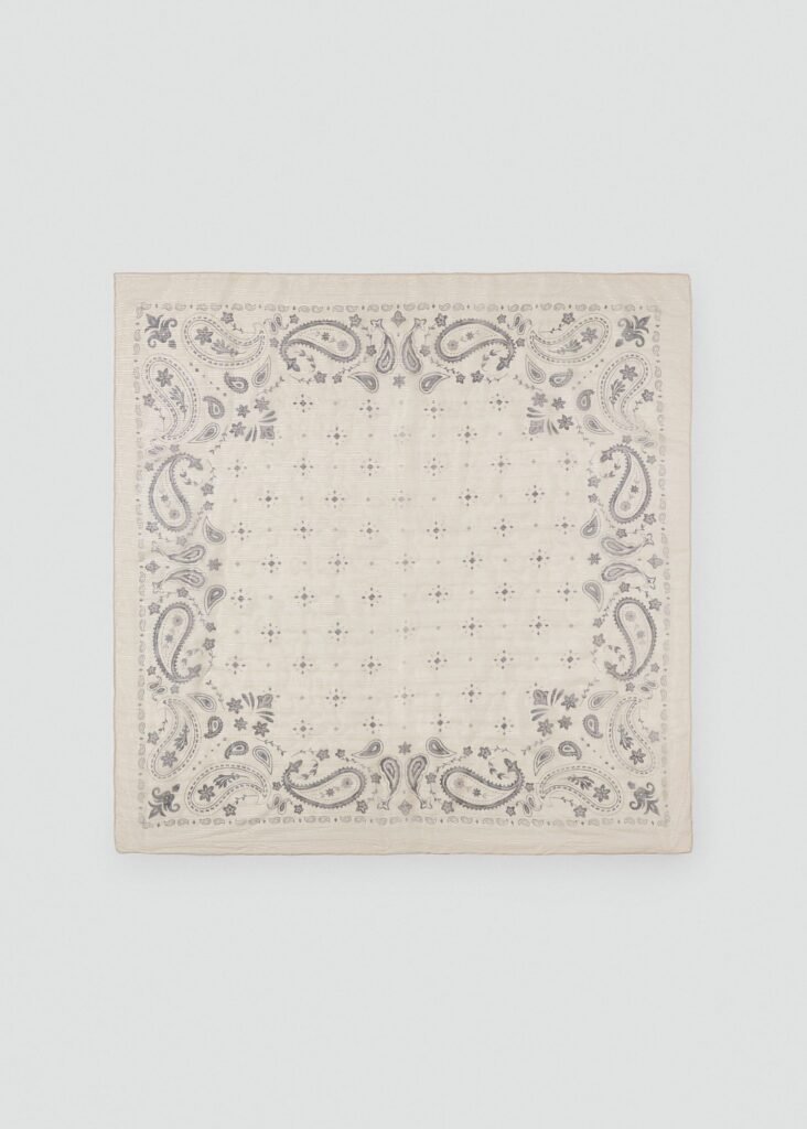 Lenço estampado com pormenor de lurex