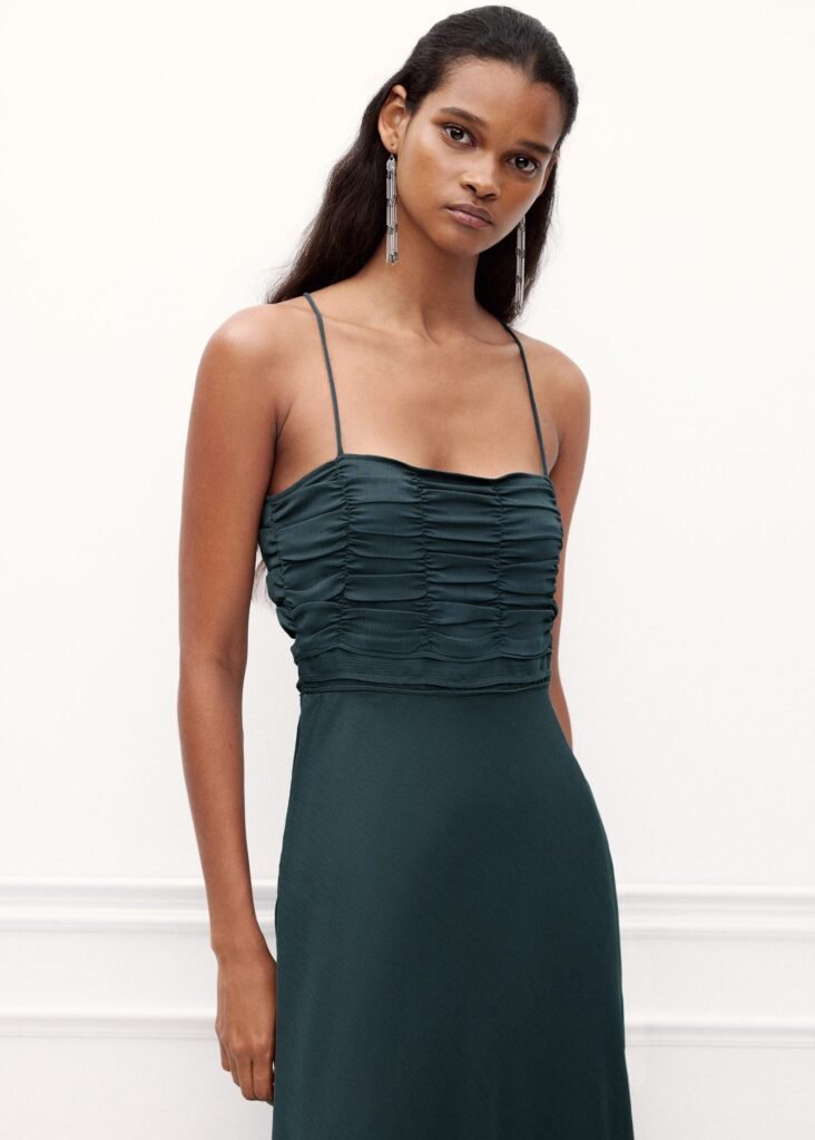 Vestido de alças com painel rufado