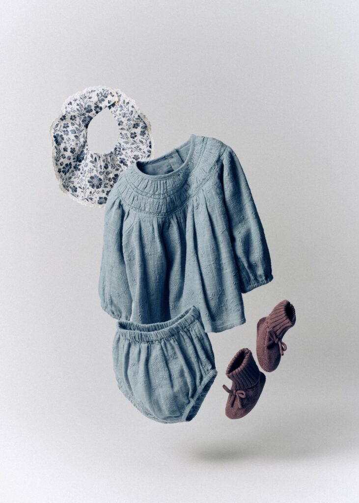 Vestido e calção-cueca com bordado floral