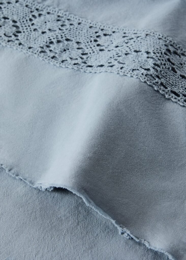 Lençol de cima de algodão lavado com detalhe de renda Cama 150/160cm