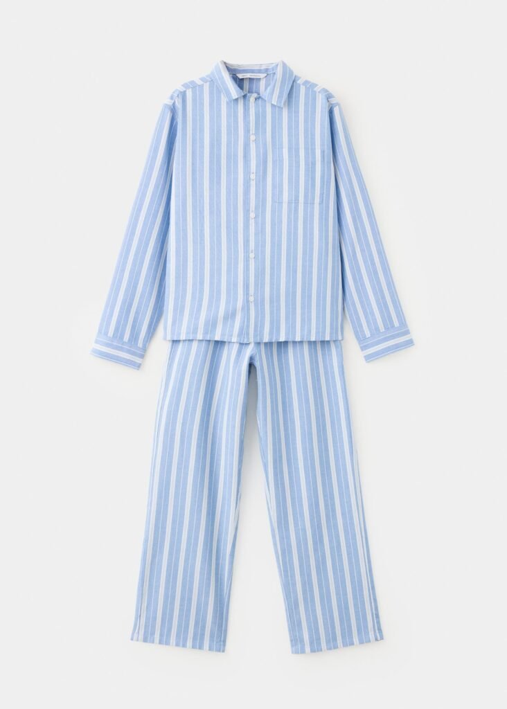 Conjunto de pijama às riscas