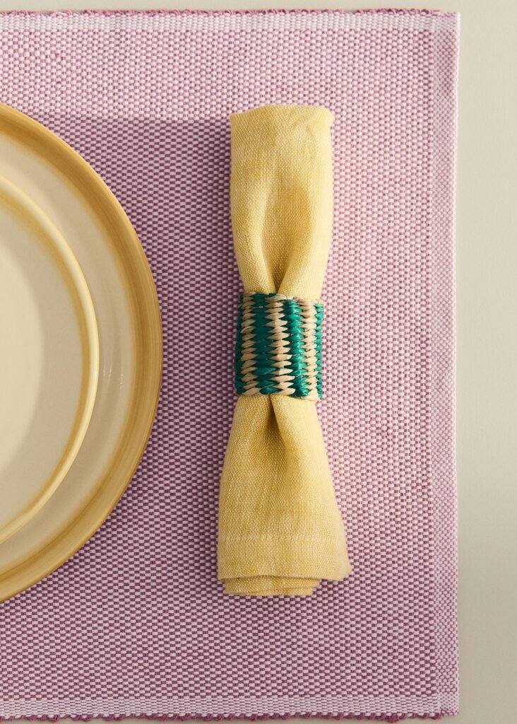 Conjunto de argolas de guardanapo de sargaço de cores
