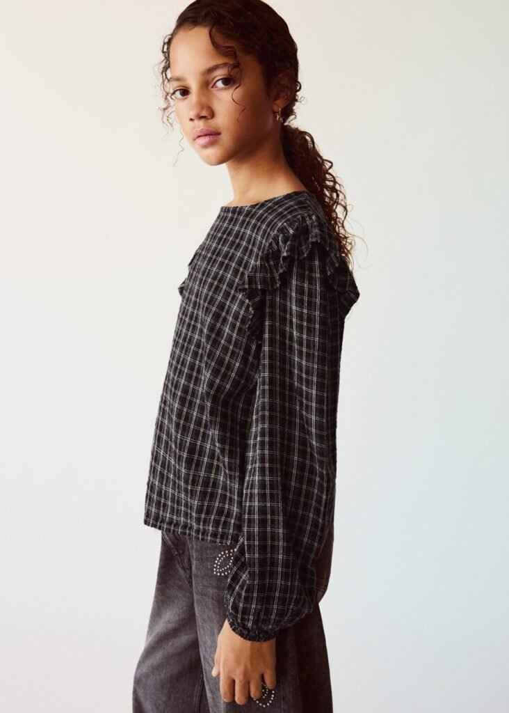 Blusa aos quadrados com pormenor de folhos
