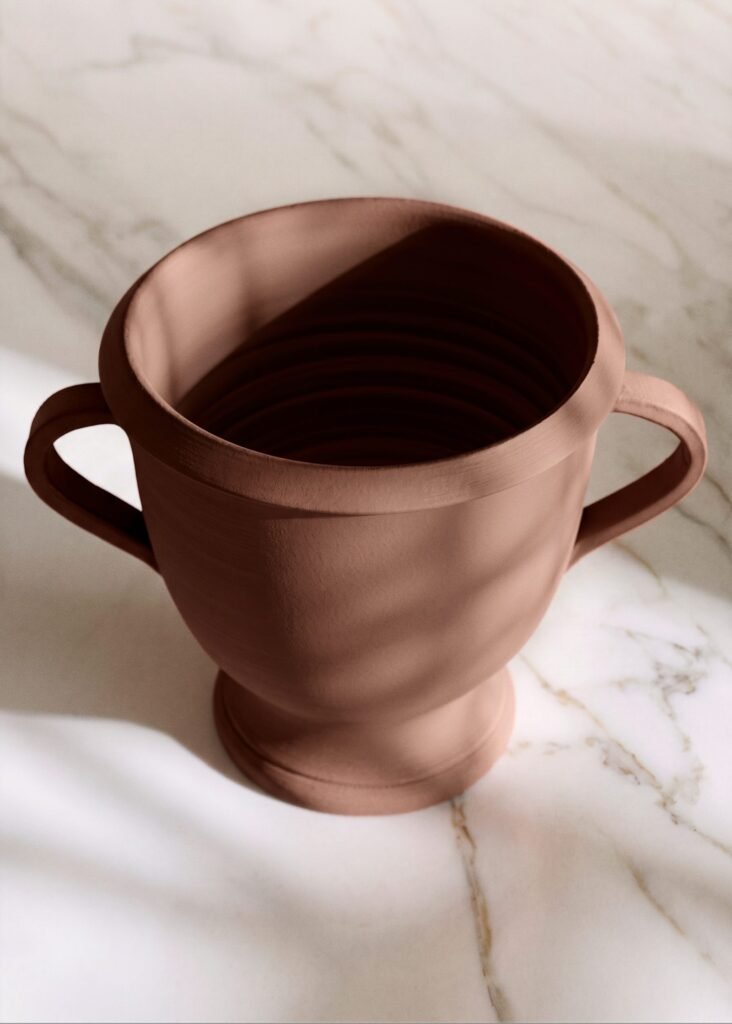 Vaso de terracota com asas pequeno