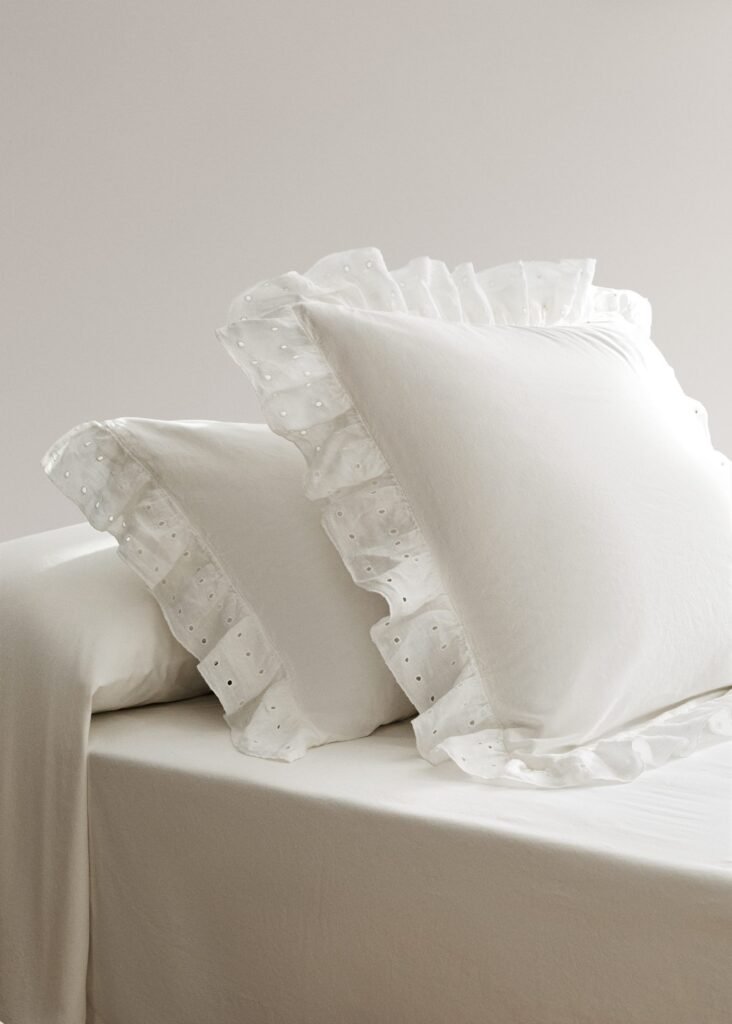 Duas capas de almofada de algodão garment-wash com folho de linho 50x75 cm