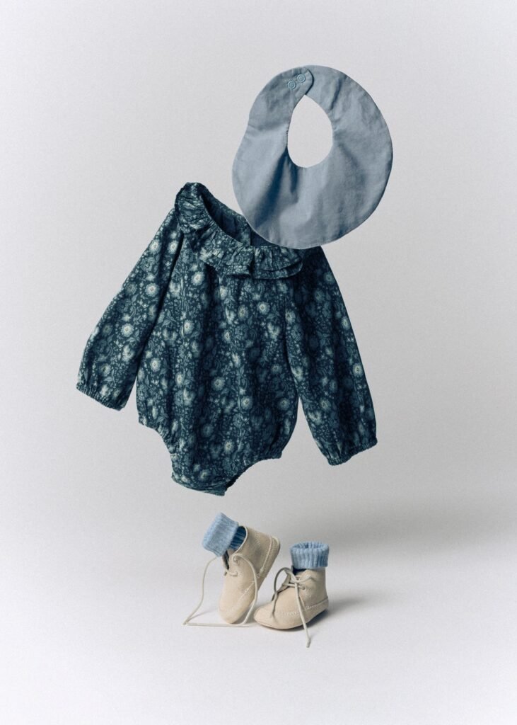 Babygro de manga comprida às flores
