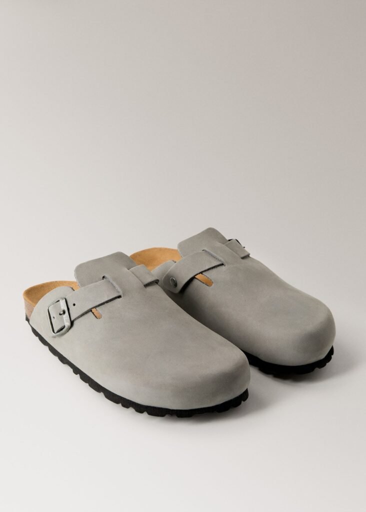 Sapatos com estilo de soca de pele
