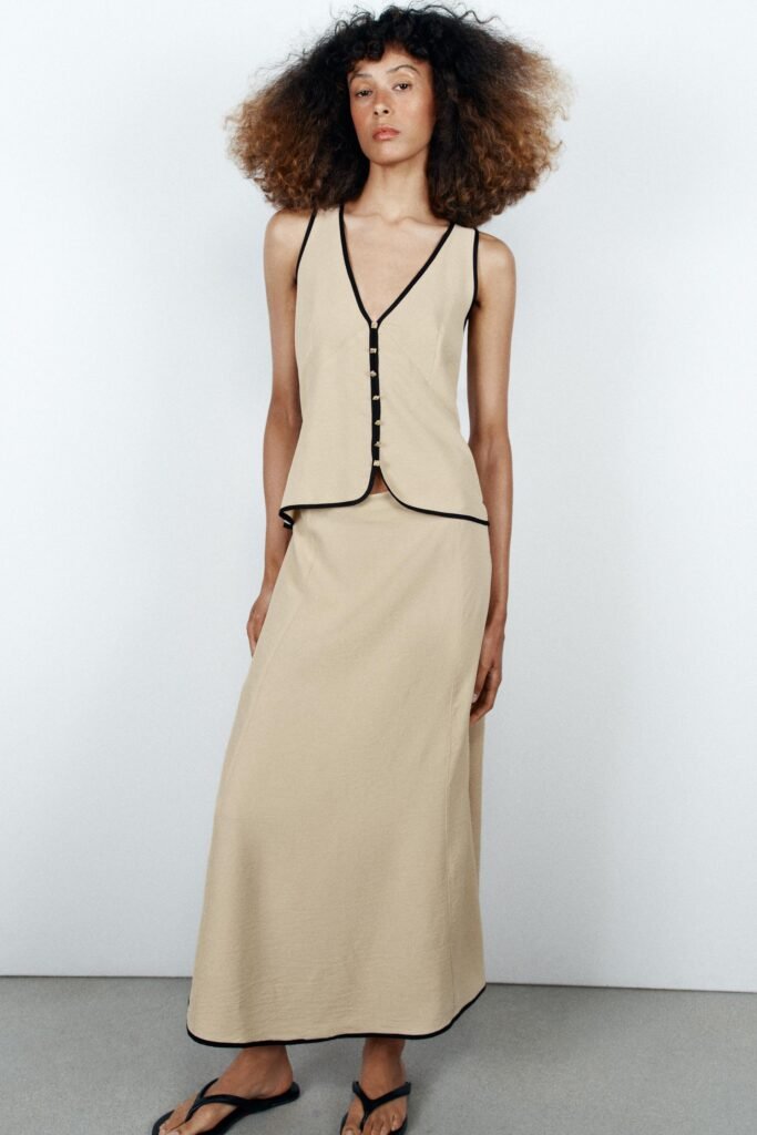 VESTIDO MIDI COM VIVOS EM CONTRASTE