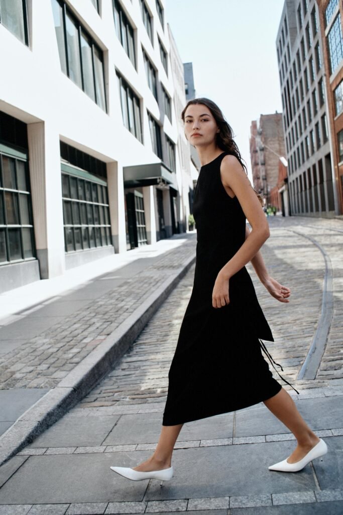 VESTIDO COM FAIXA E SEM MANGAS