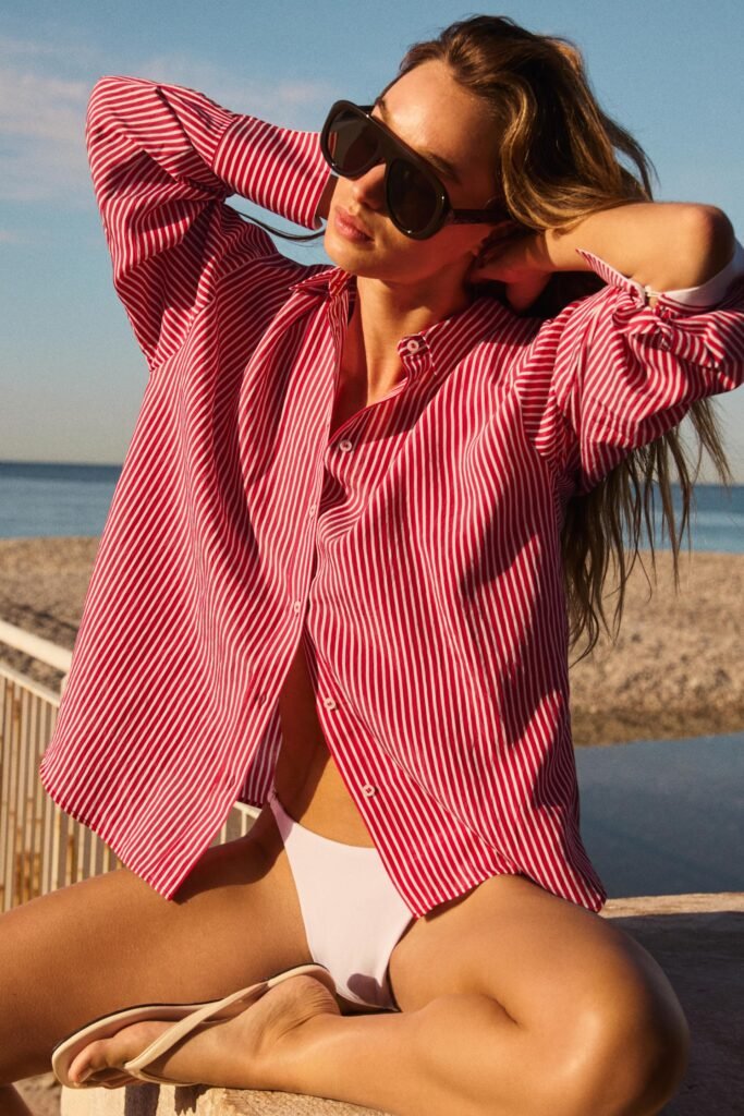 CAMISA ÀS RISCAS COM PUNHO COMBINADO