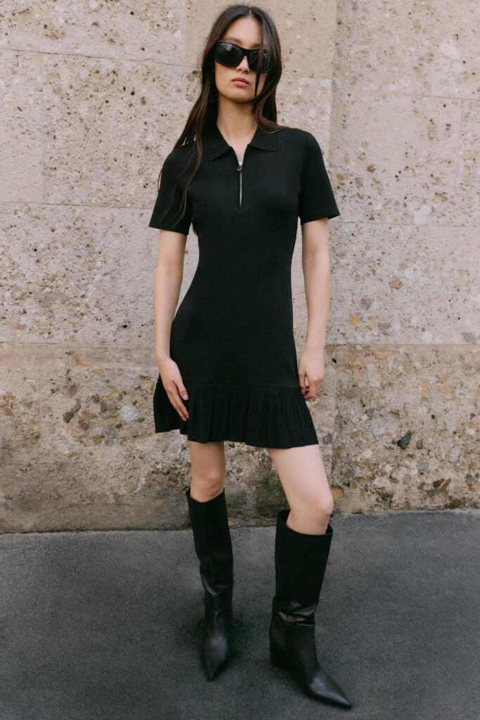 VESTIDO CURTO DE MALHA COM PREGAS