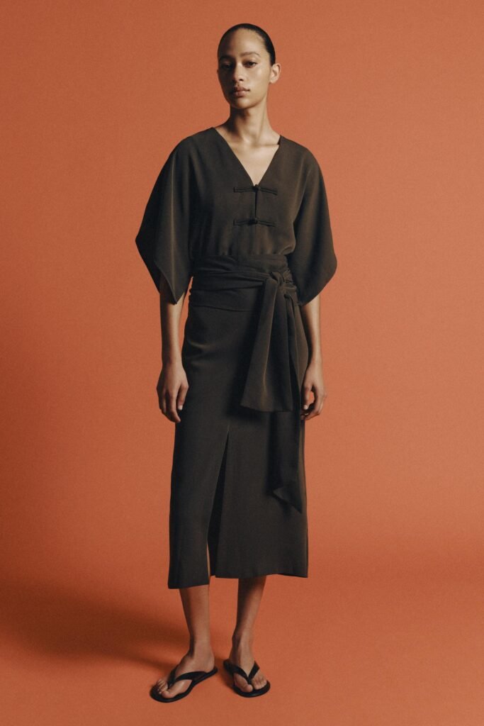 VESTIDO MIDI COM ALAMARES ZW COLLECTION