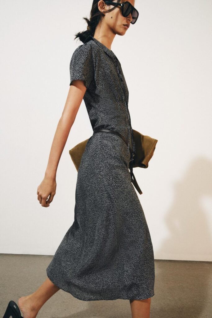 VESTIDO MIDI ÀS BOLINHAS ZW COLLECTION