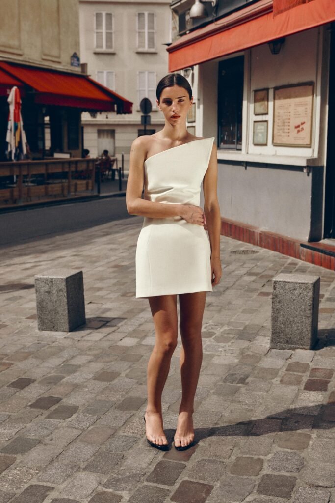 VESTIDO MINI DECOTE ASSIMÉTRICO