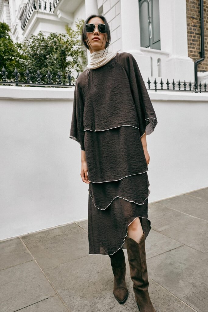 VESTIDO MIDI COM FOLHOS