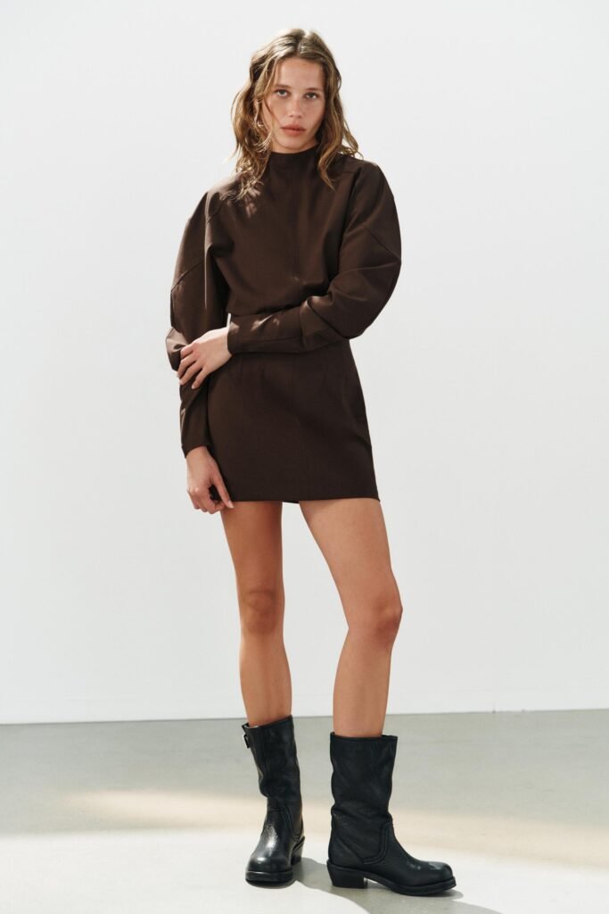 VESTIDO MINI COM MANGA VOLUMOSA