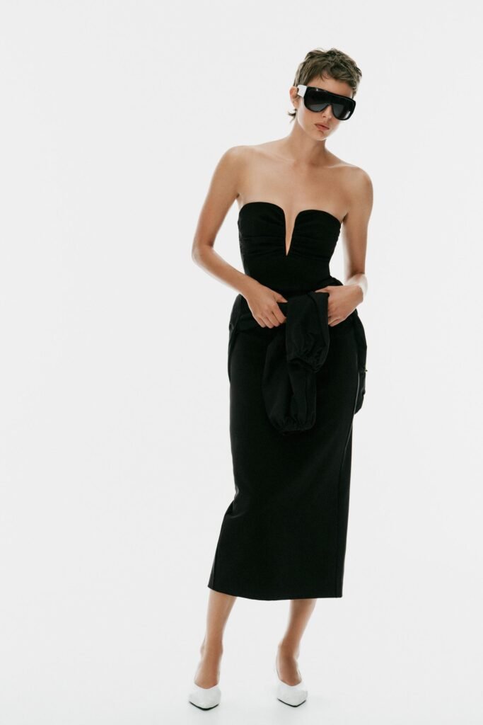 VESTIDO MIDI COM ABERTURA E FRANZIDOS