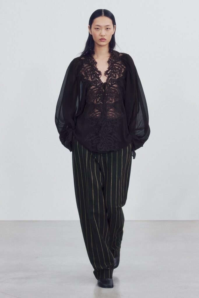 CAMISA COM RENDA E LAÇADA ZW COLLECTION