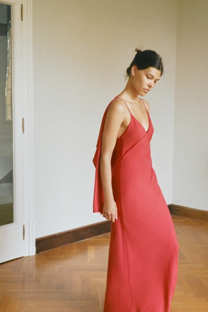 VESTIDO COMPRIDO DE GEORGETTE COM CAPA