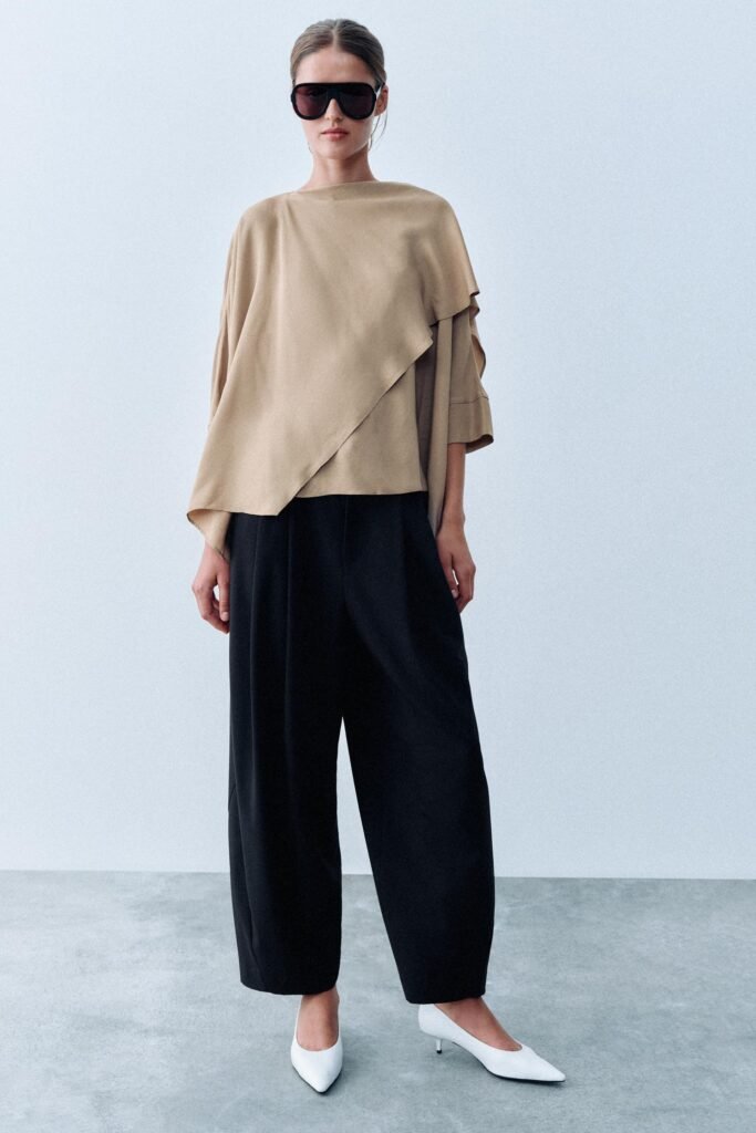 BLUSA FLUIDA GOLA CAPA