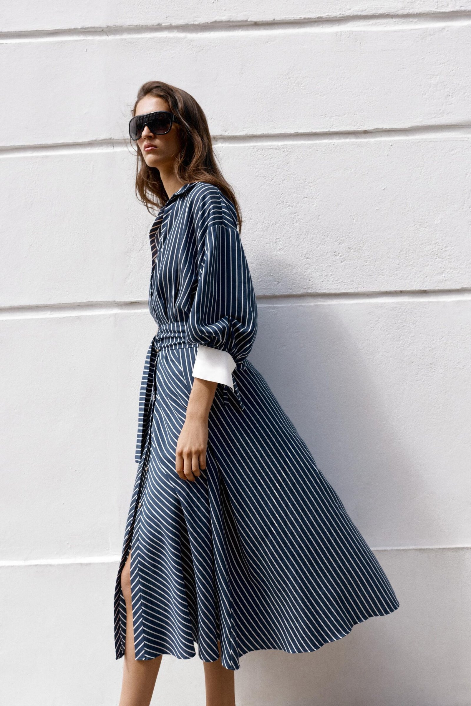 VESTIDO MIDI ÀS RISCAS COM CINTO - Image 5