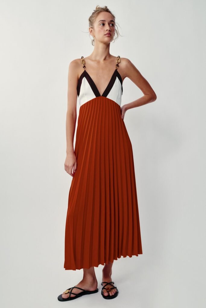 VESTIDO MIDI PLISSADO COM MISSANGAS