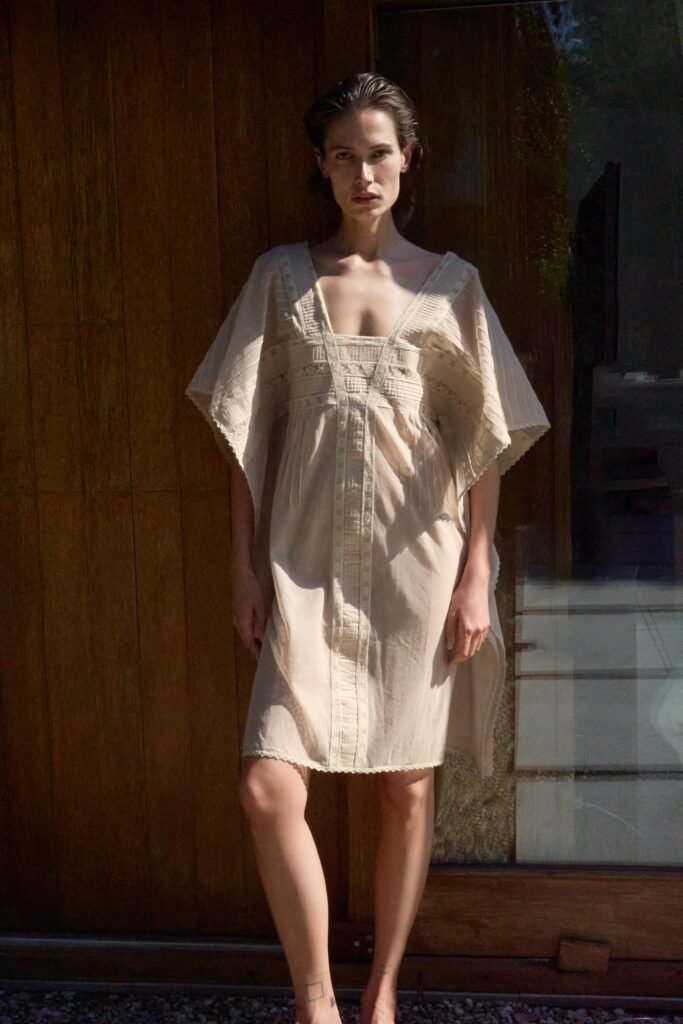 VESTIDO KAFTAN PLISSADO RENDA