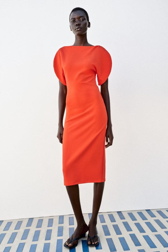 VESTIDO MIDI COM VOLUME