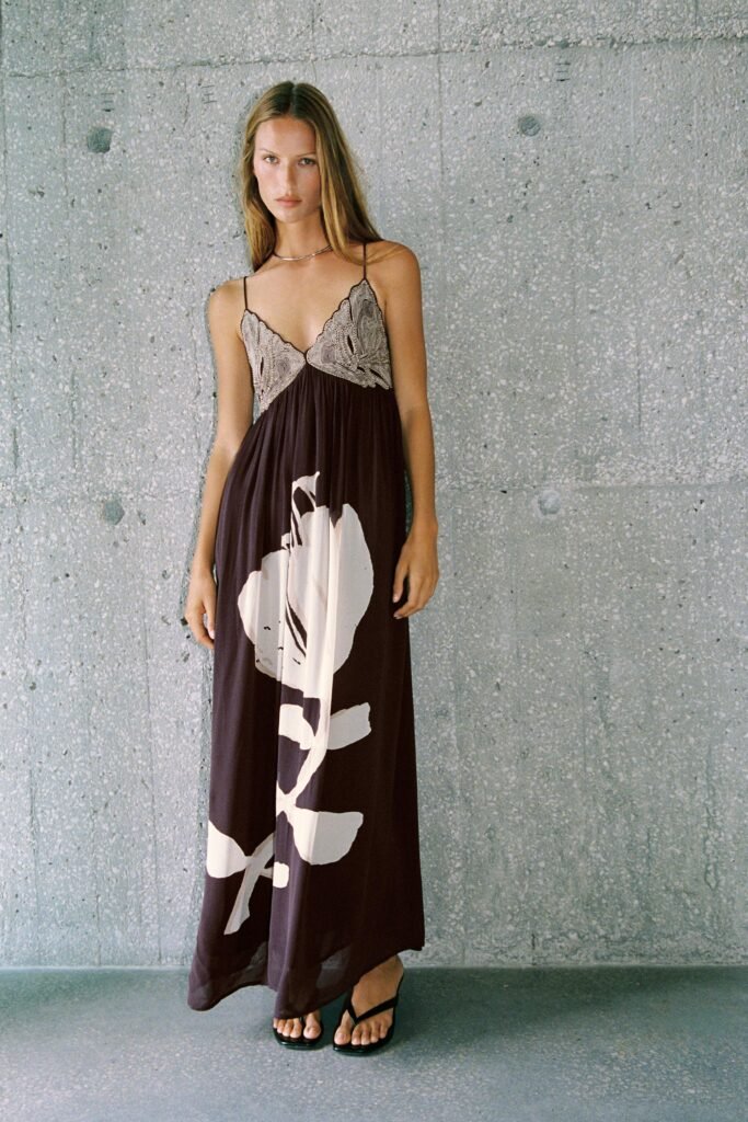 VESTIDO ESTAMPADO FLORAL COM MISSANGAS