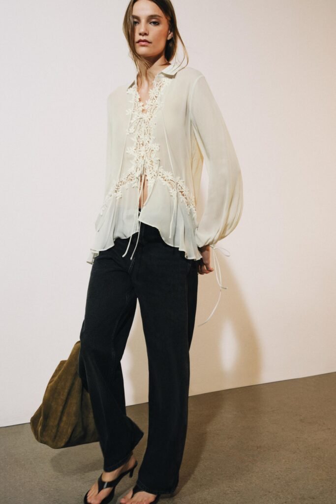 BLUSA EM RENDA BORDADA ZW COLLECTION