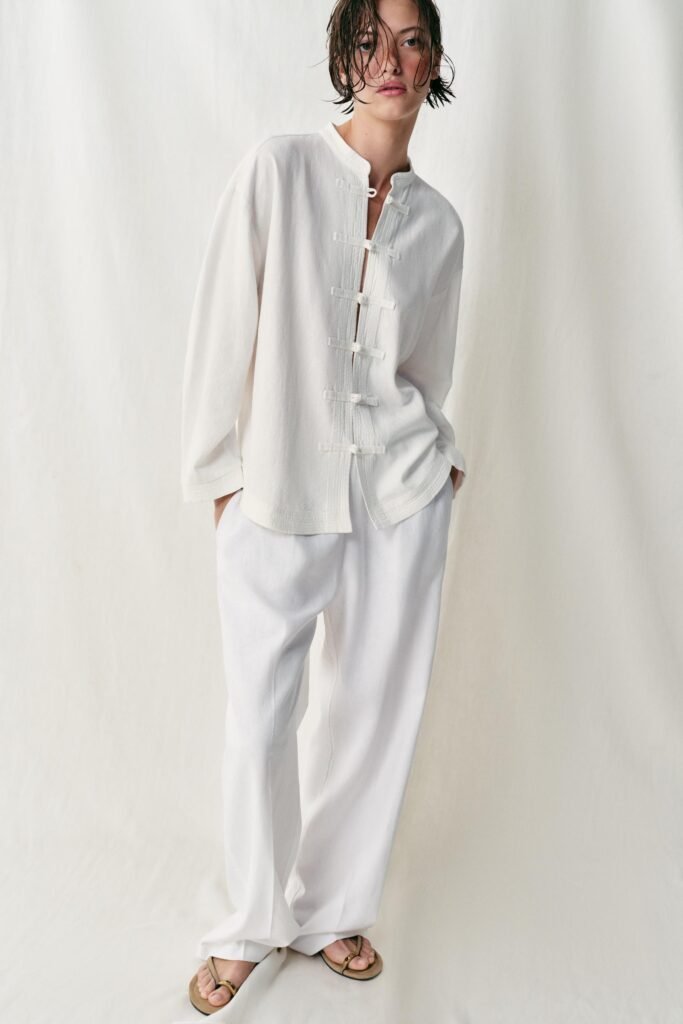 CAMISA OVERSIZE COM ALAMARES E LINHO
