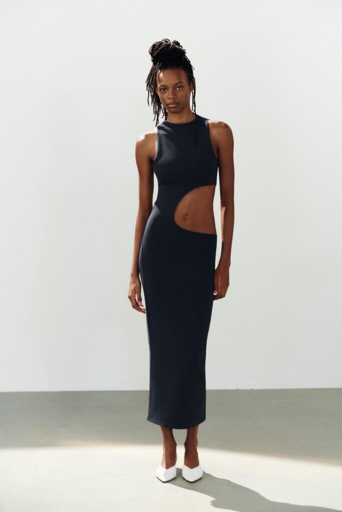 VESTIDO MIDI COM ABERTURA E ELASTANO