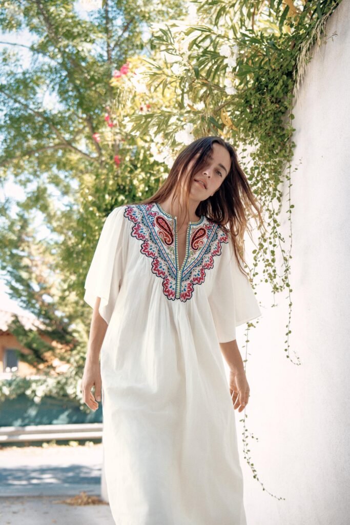 VESTIDO MIDI BORDADOS ZW COLLECTION
