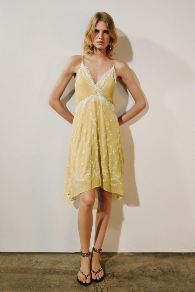 VESTIDO CURTO BORDADO ZW COLLECTION