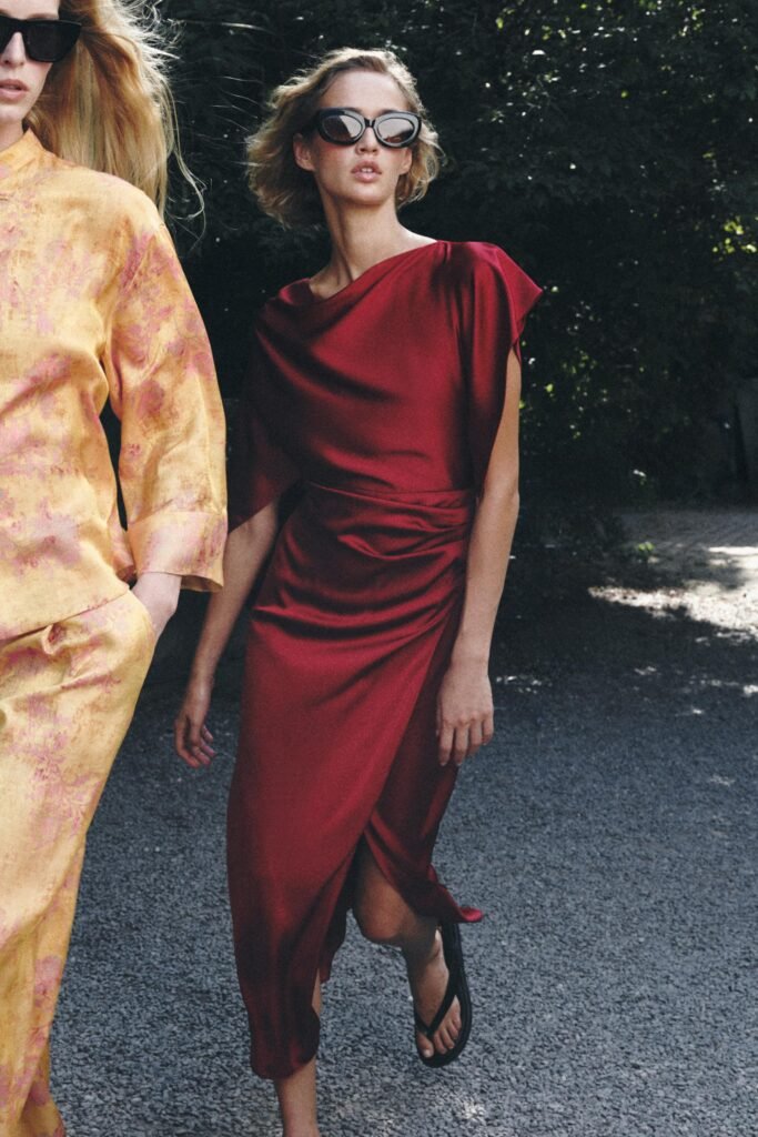 VESTIDO MIDI ACETINADO CAPA