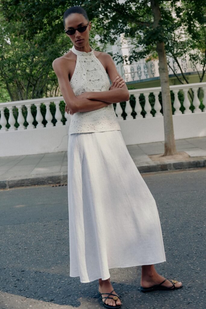 VESTIDO COMBINADO COM BORDADOS PERFURADOS
