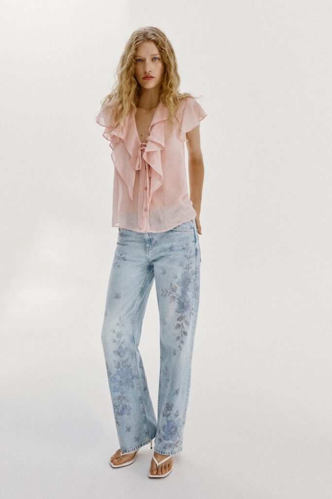 BLUSA COM FOLHOS E LAÇO