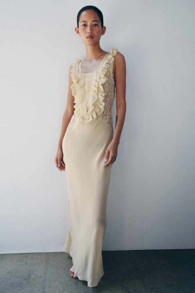 VESTIDO COMPRIDO DRAPEADO COM RENDA