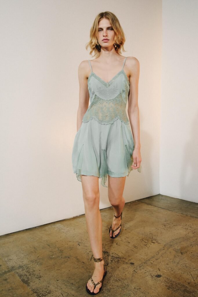 VESTIDO CURTO RENDA ZW COLLECTION