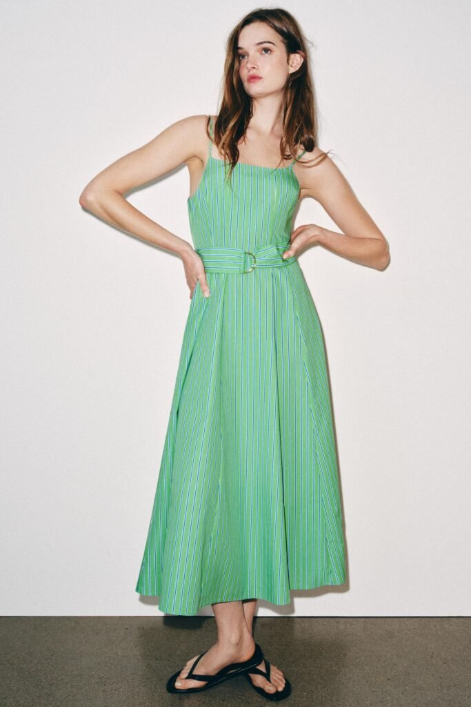 VESTIDO MIDI ÀS RISCAS COM CINTO