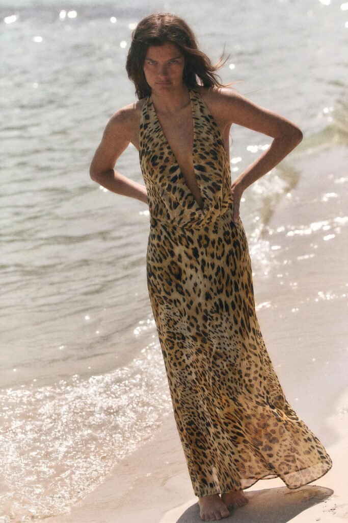 VESTIDO COMPRIDO HALTER GEORGETTE COM ESTAMPADO DE ANIMAL