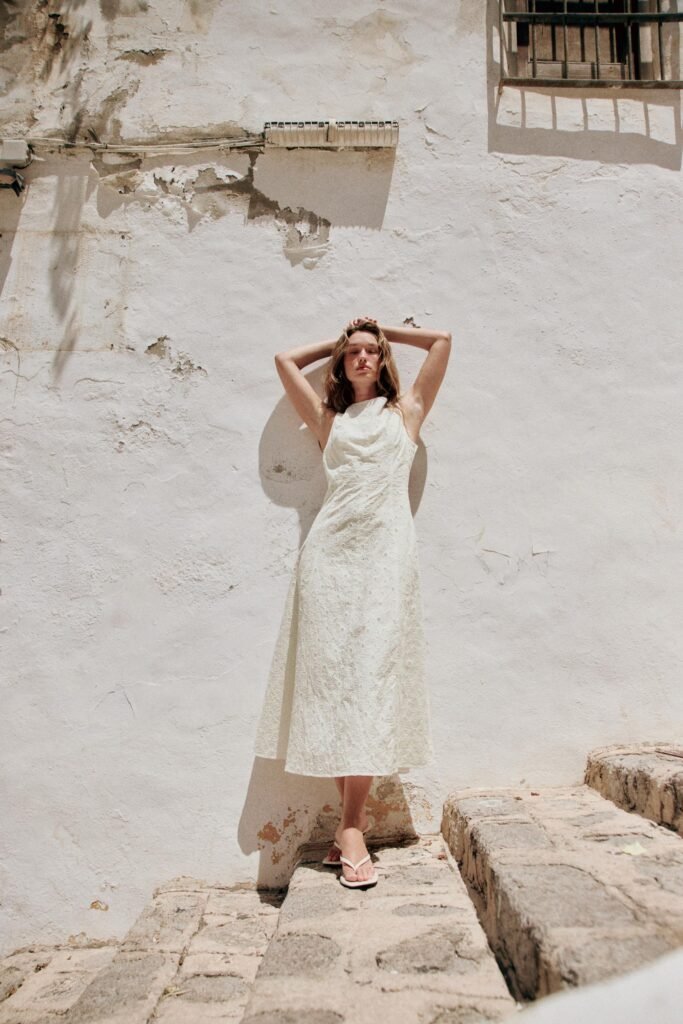 VESTIDO MIDI BORDADOS PERFURADOS