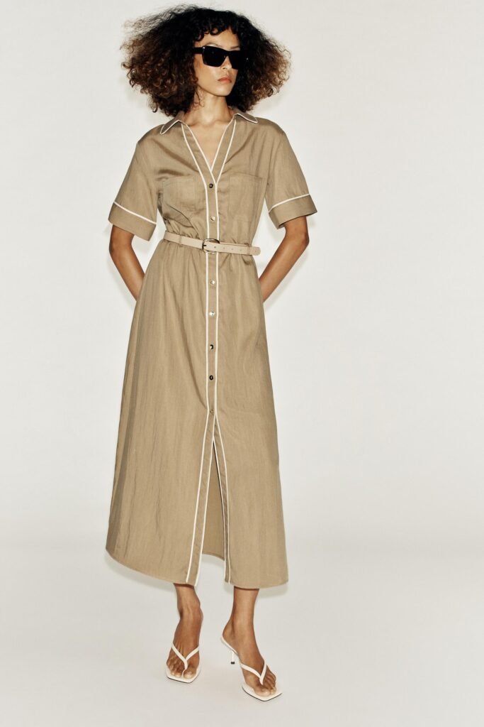 VESTIDO MIDI COM VIVOS EM CONTRASTE E CINTO